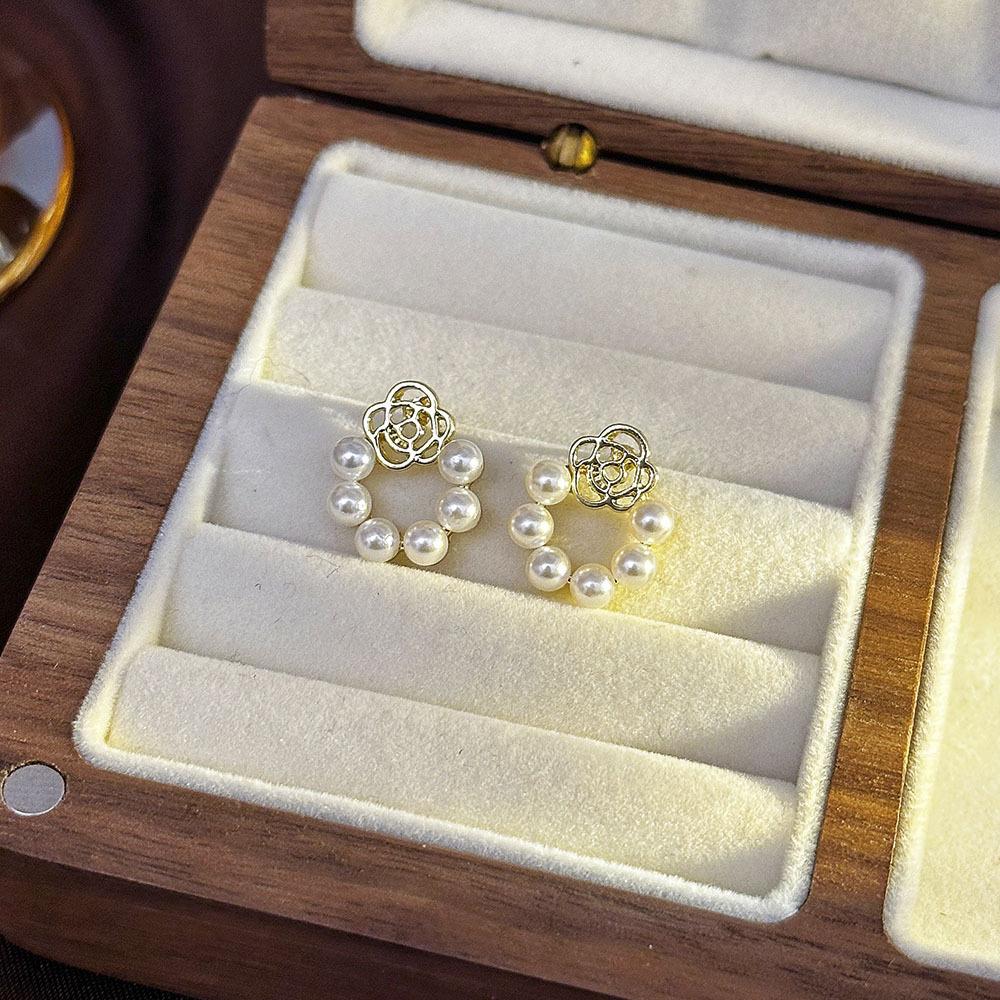 Light Luxury Exquisite Micro-inlaid Zircon Flower Earrings Elegant High-end Pearl Stud Earrings Niche Design Temperament Earrings