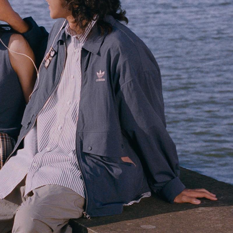 Adidas Originals X Chang Chang Xiong Collaboration SS23 однотонная мужская куртка с карманом-клапаном, этикеткой, логотипом, воротником-молнией, темно-синяя IS0644