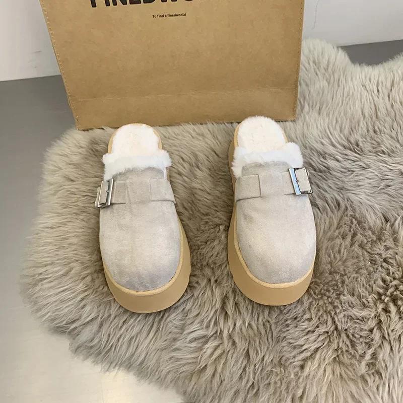 Новые меховые зимние тапочки женские кожаные мулы на платформе тапочки длинные плюшевые теплые мягкие домашние шлепанцы с пряжкой на ремне обувь 2024