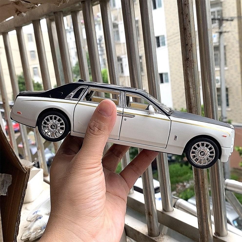 1:Литой автомобиль Rolls-Royce Phantom 24-го масштаба из сплава с механизмом оттягивания - БелыйЧерный