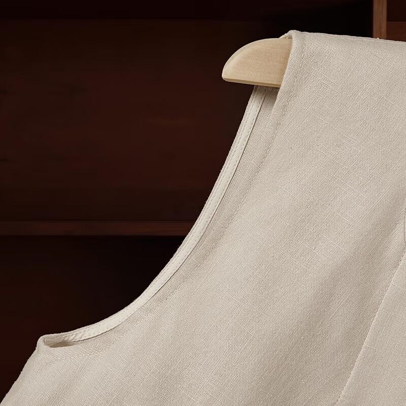 Женский жилет от костюма с V-образным вырезом на одной пуговице