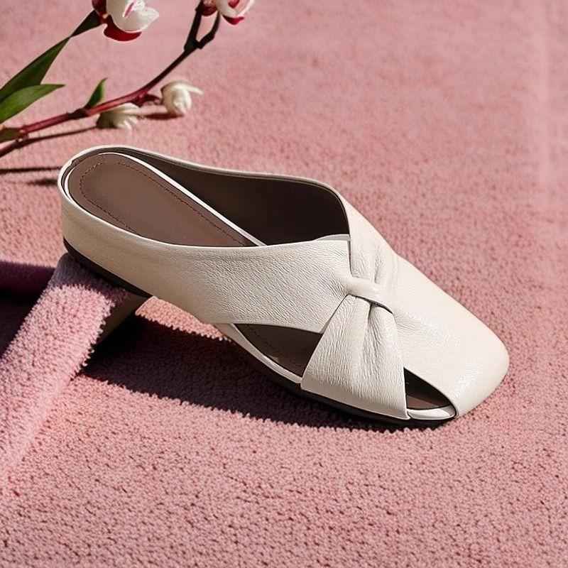 Fashion New Summer Baotou Hollow Slippers Women's Fashion Square Toe Shallow Mouth Soft Leather Flat Half Slippers Without Heel