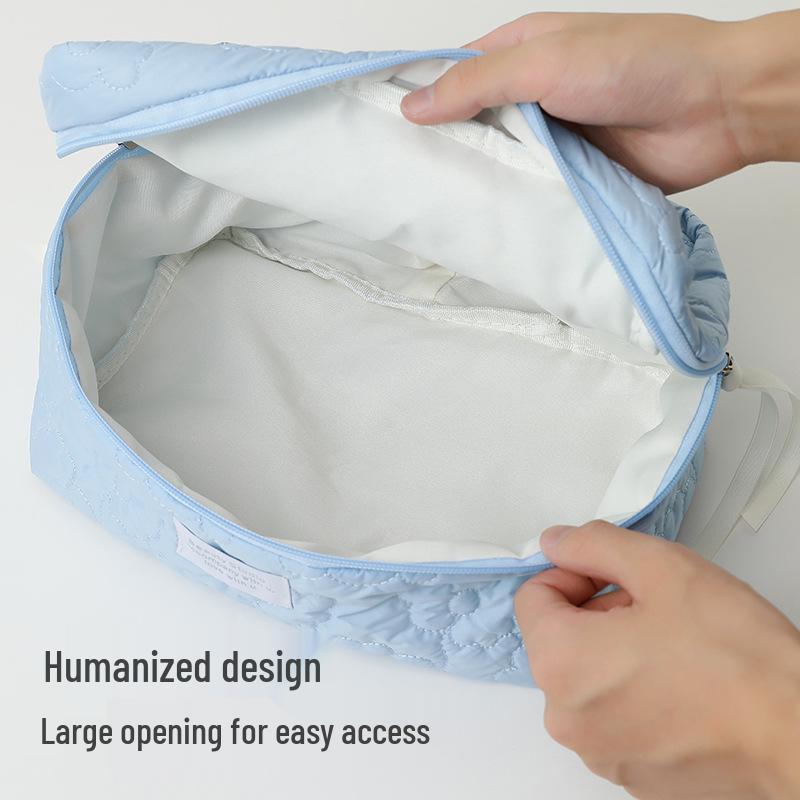 Облачная косметичка: Портативный мягкий дорожный органайзер большой вместимости, с пушистым дизайном, идеально подходит для хранения косметики или карандашей