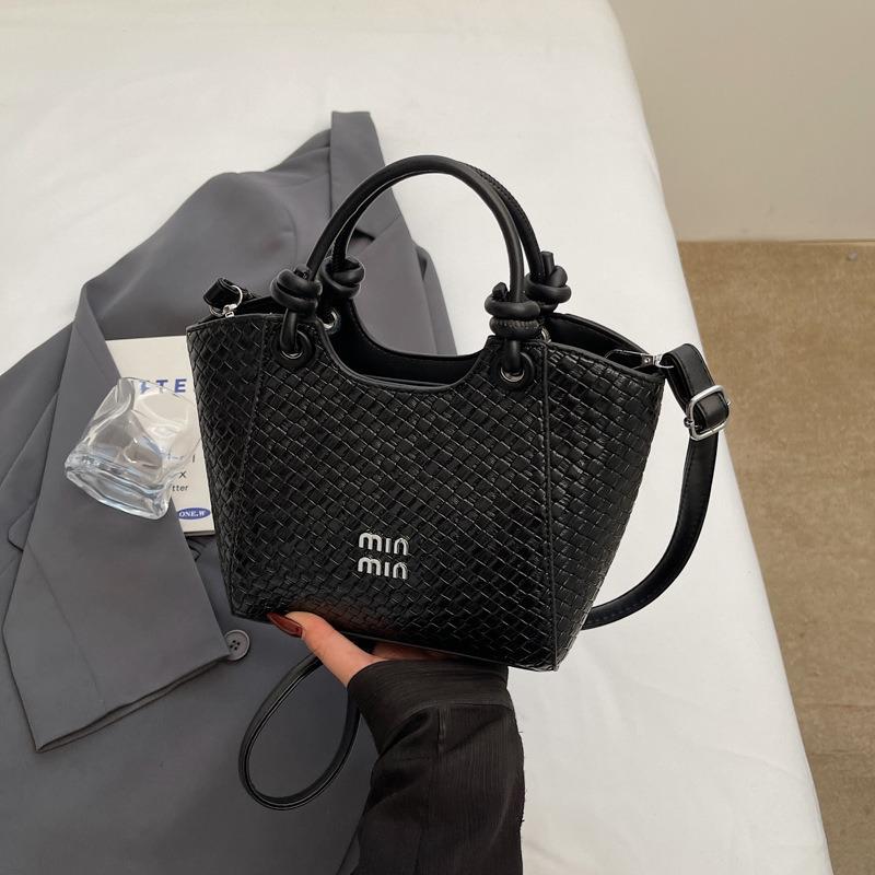 Нишевые плетеные сумки женские новые летние универсальные сумки-мессенджеры модные сумки-тоут сумки-ведра