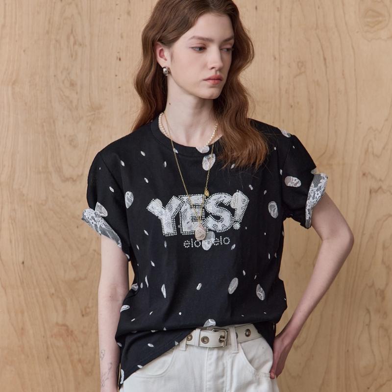 Maxza DisTressed Lace LeTTering T shirT ze07qT006na