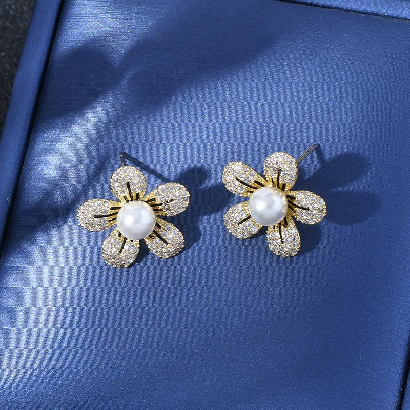 Корейский стиль, милые эффектные серьги с цветочным жемчугом для женщин, серьги-гвоздики с микро-паве из кубического циркония, дизайнерские модные украшения