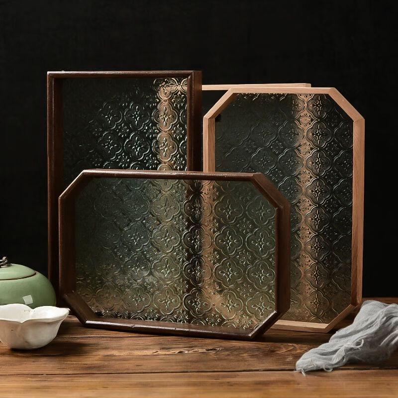 Декоративный поднос из тисненого стекла