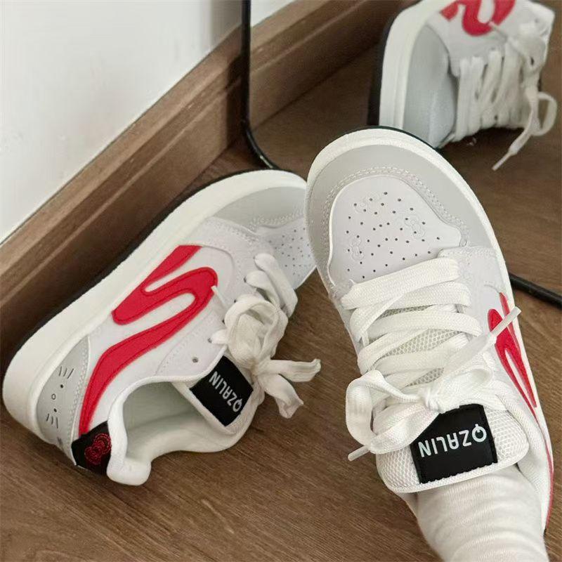 Анимационная история ретро повседневная универсальная студенческая обувь 2025 года ранняя весна новые маленькие белые туфли дофаминовый хлеб низкие туфли для доски