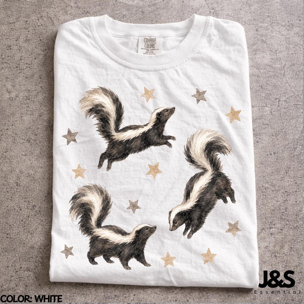 Vintage Skunk Shirt, Retro Woodland Graphic Tee, Cute Skunk Aesthetic Top, Comfort Colors® Forest Animal Gift, Artistic Y2K