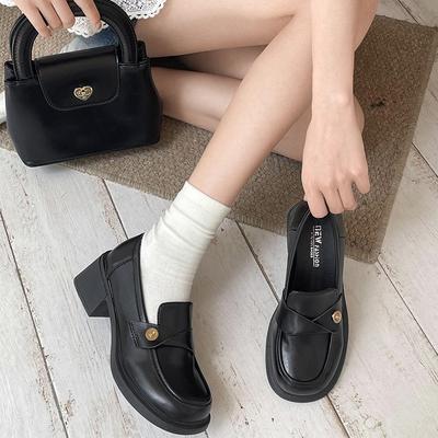 Универсальные туфли в стиле ретро с круглой головкой и одной педалью, коричневые кожаные туфли на платформе, женские, лето 2025, новые французские мокасины на толстом каблуке