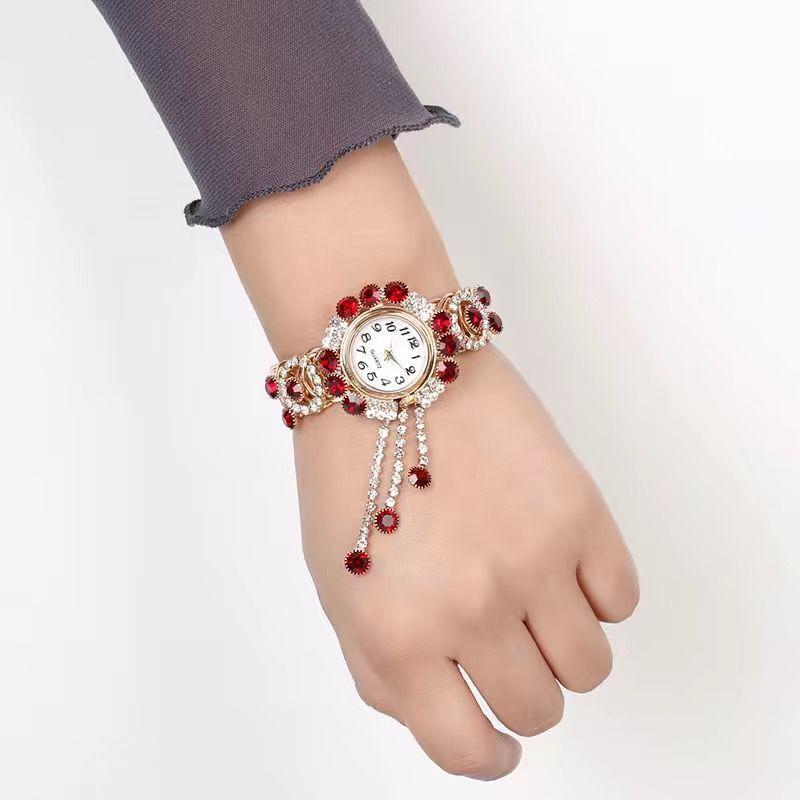 Новые популярные женские часы с золотым браслетом в стиле ретро, ​​часы с кисточками и дикими стразами, корейская версия, трендовые ювелирные часы