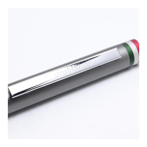 Шариковая ручка Orobianco Freccia, Цвет Gunmetal CT, Нажимной механизм, 0.5 мм, Прямой корпус, Алюминий (Анодированный), приблизительно. Длина 142 мм, прибл.. Макс. 9 мм