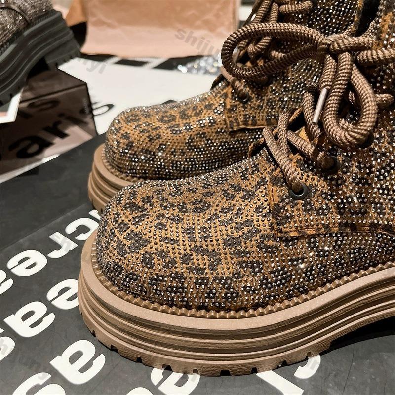 Женские сапоги 2025 года, зимние, с леопардовым принтом, на шнуровке, со стразами, короткие, противоскользящие, модные, на платформе, для отдыха на природе, рыцарские сапоги Botas Mujer