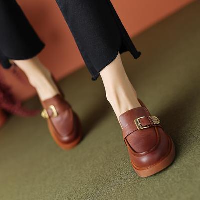 Модные женские новые весенне-осенние туфли оксфорды из натуральной кожи с круглым носком, ретро, на среднем каблуке, с большой металлической пряжкой ремня