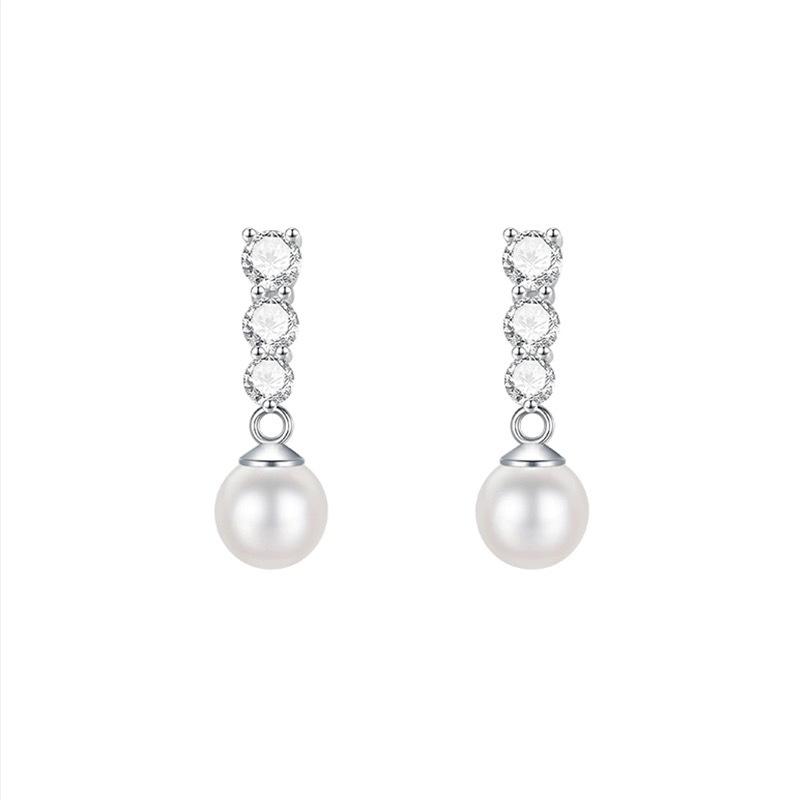 Elegant Non-Pierced Zircon Pearl Clip-On Earrings for Women - Trendy and Stylish Accessory