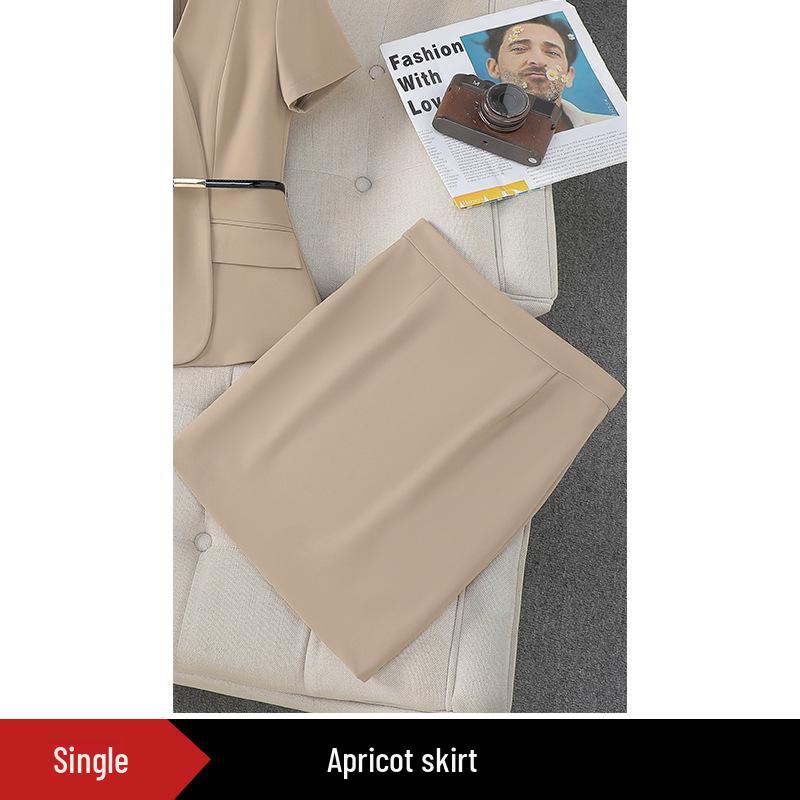 Женский профессиональный костюм в стиле богини: Модная формальная одежда для офиса и бизнеса