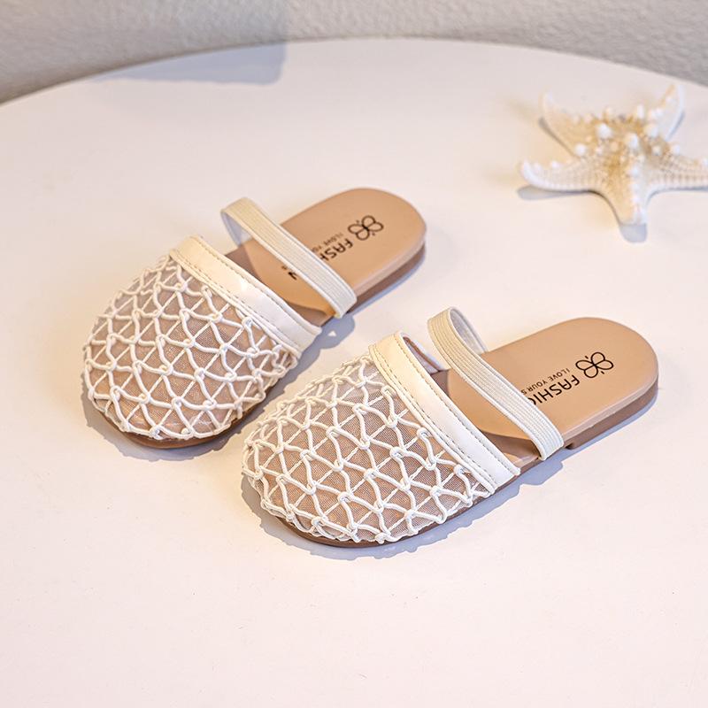 Girls' closed-toe sandals2026New summer collection: soft-soled casual sandals for little girls, perfect for outdoor wear, featuring a mesh design for