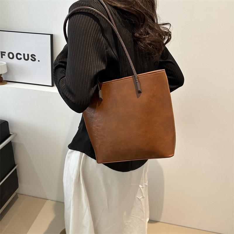 Оптовая продажа Трендовая Универсальная Высококлассная Сумка Под Мышку на Одно Плечо Женская 2024 Весенняя Мода Большая Вместительность Сумка-Тоут