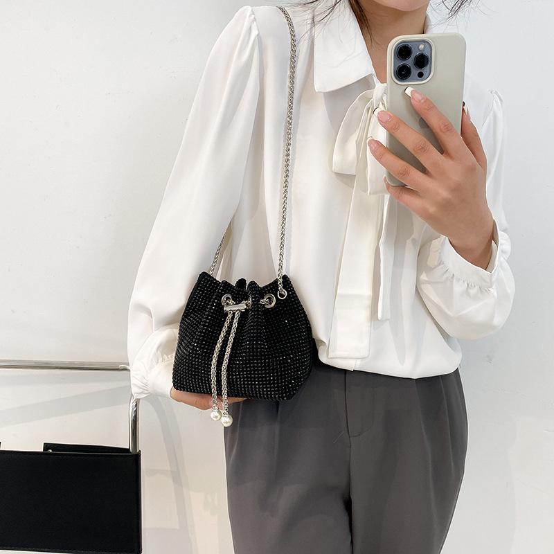 High-End Single Shoulder Bucket Bag: Versatile Summer Crossbody with Chain & Drawstring Design