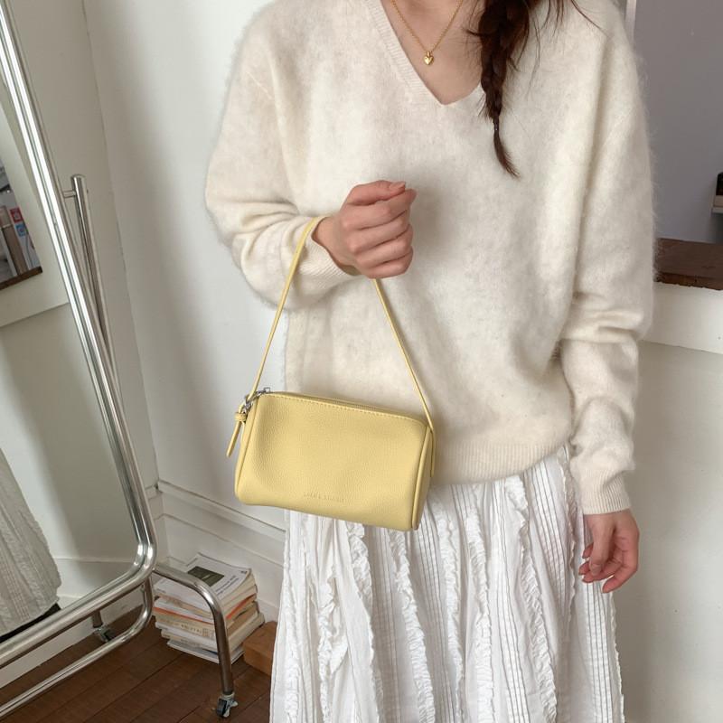 Modern Pu Pillow Bag With Inner Zipper Pocket For Womens Everyday Commuting And Trendy Look