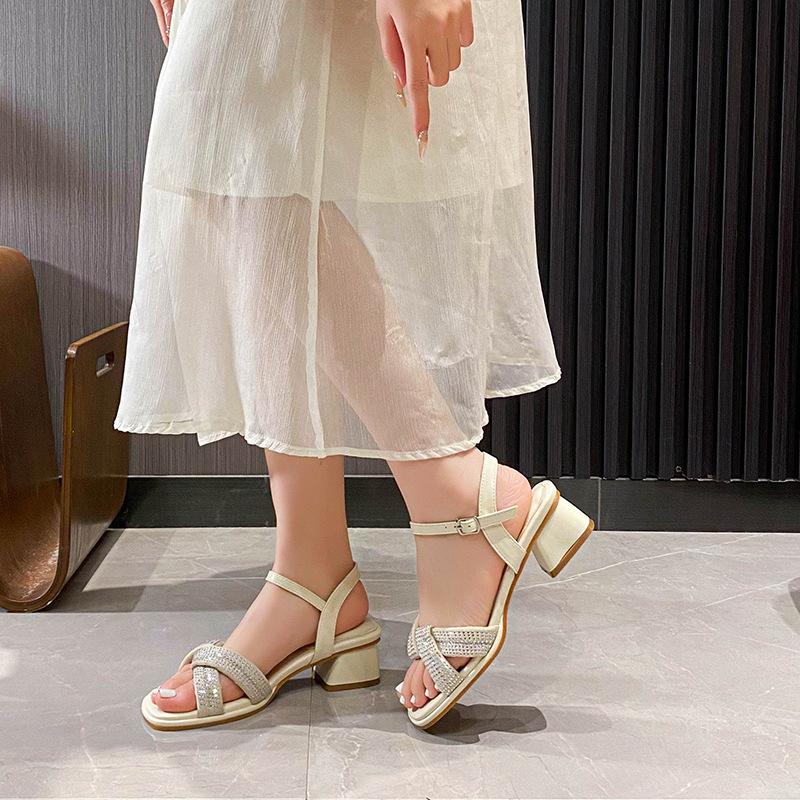 2025 летние новые популярные сандалии с перекрещенными ремешками из бриллиантов, туфли-феи, босоножки с открытым носком на низком каблуке, женская обувь с юбкой, красота