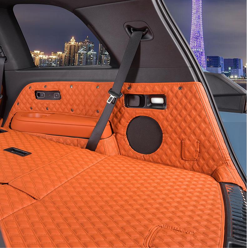 Коврик в багажник Ideal L7: Коврик в багажник с полным покрытием для салона автомобиля, соответствует цвету оригинального салона