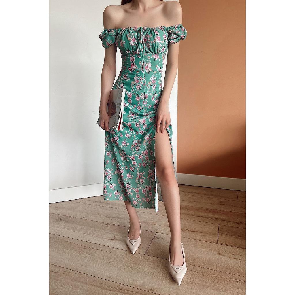 Платье с разрезом и цветочным узором