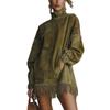 Платье из замши с высоким воротником, бахромой и карманами, 2026