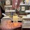 Миниатюрная светодиодная люстра для гостиной кукольного домика масштаба 1/12, хрустальная лампа, фигурка для поделочного проекта, аксессуар