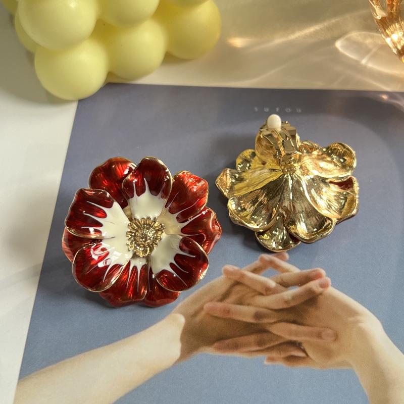 Винтажные золотые серьги-клипсы в виде цветов с эмалью - Не требуют прокола