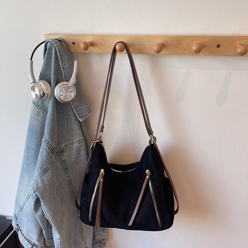 Large Capacity Bag Women's Summer Foreign Style 2025 New Matte Retro Shoulder Messenger Bag Casual Commuter Tote Bag