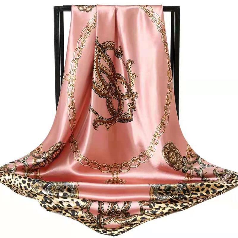 Корейский тренд 2024 года: большой шелковый квадратный шарф для женщин — универсальный аксессуар на весну и осень