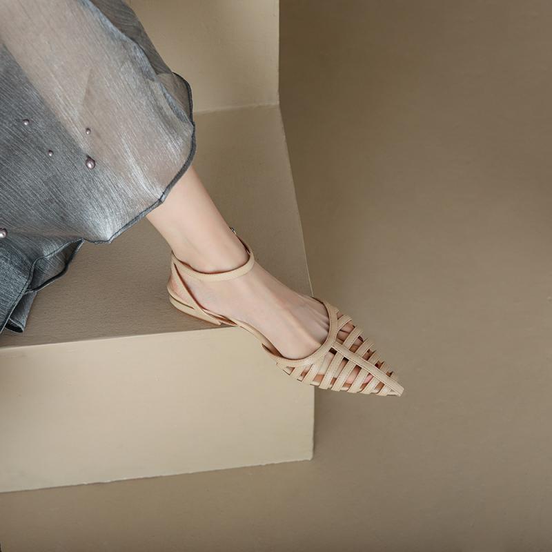 Весна и лето 2025 года, новый французский темперамент, литературный ретро, остроносые, на низком толстом каблуке, римские сандалии, женская обувь-клетка, лето