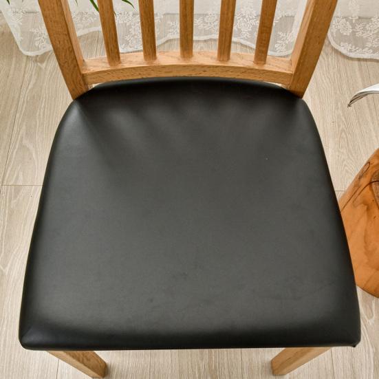 Чехол на стул из водонепроницаемой высокоэластичной искусственной кожи, противоскользящий, легко устанавливаемый, защищает сиденье от царапин и пятен, маслостойкий обеденный стул