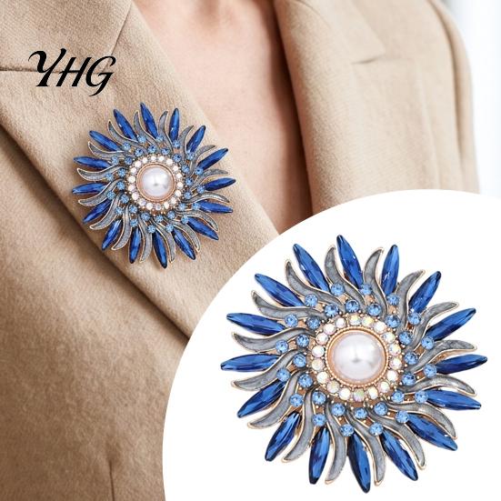 Lapel Pin with Faux Pearl Retro Rhinestone Sunflower Brooch Pin, Floral Style Pearl, Metal Flower Badge for Women, Clothing Accessories Embellished