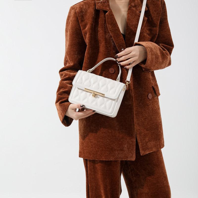 2024 новая сумка с квадратным ромбом, модный темперамент, персонализированная сумка через подмышку, дорожная сумка через плечо с текстурой