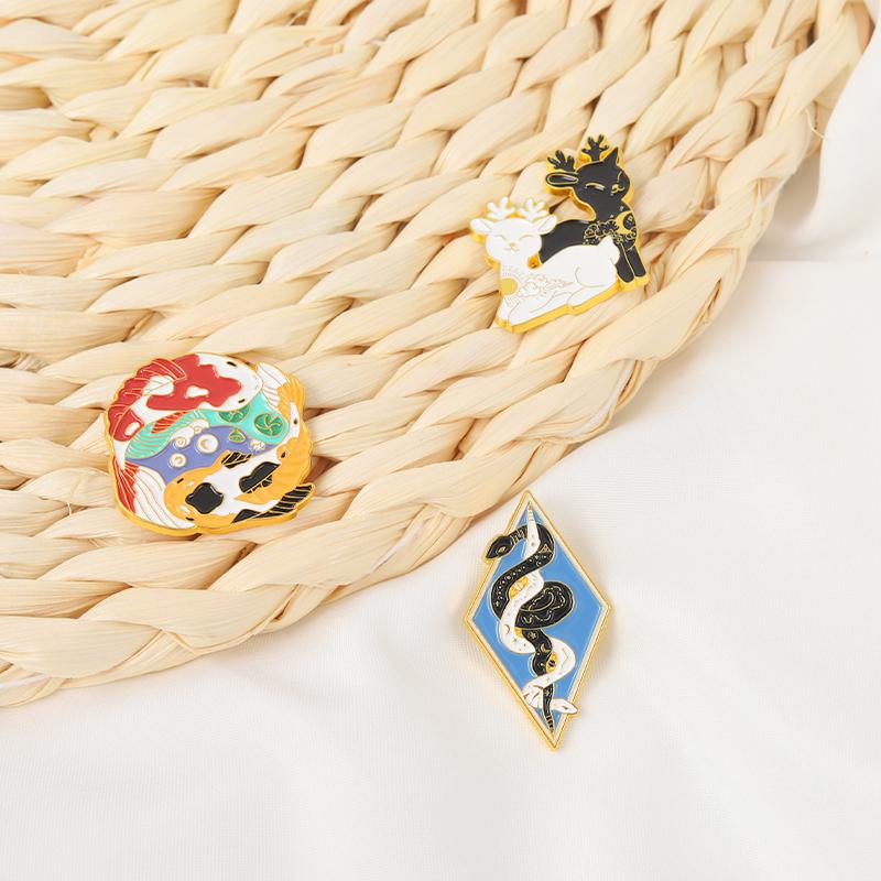 Starry Hugging Animals Enamel Pins Custom Sun Moon Cat Deer Dragon Snake Koi Hands Brooches Lapel Badge Black White Jewelry Gift