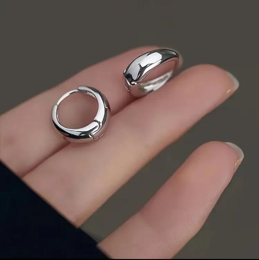 Экологичные серьги-гвоздики из золотистой меди - Модные серьги