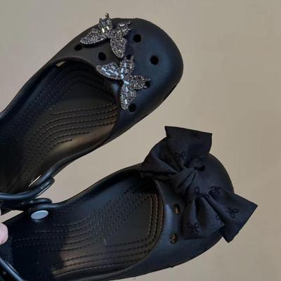 Высококачественные балетки Mary Jane Crocs с цветочной пряжкой, аксессуары