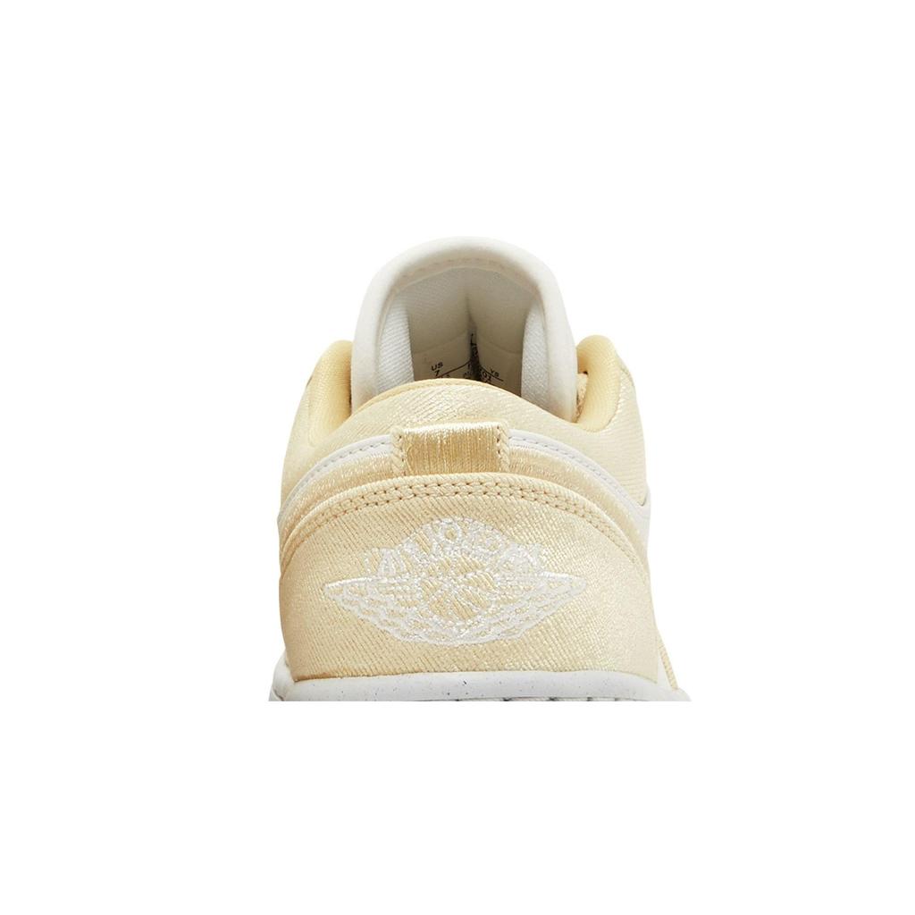 Womens Air Jordan 1 Low SE 'Team Gold' (women's sizes) Team Gold / Sail Vintage Basketball Shoes FN3722 701