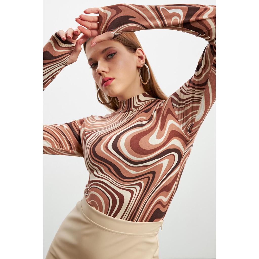 Женское черное боди с деталями на пальцах