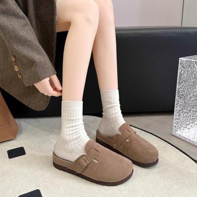 Толстоподошвенные шлепанцы с полуволочащимся носком