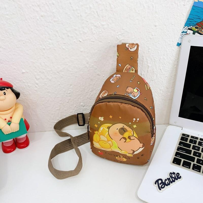 Детская нагрудная сумка с мультяшным узором капибары, из полиэстеровой ткани и с дышащим дизайном для повседневного использования
