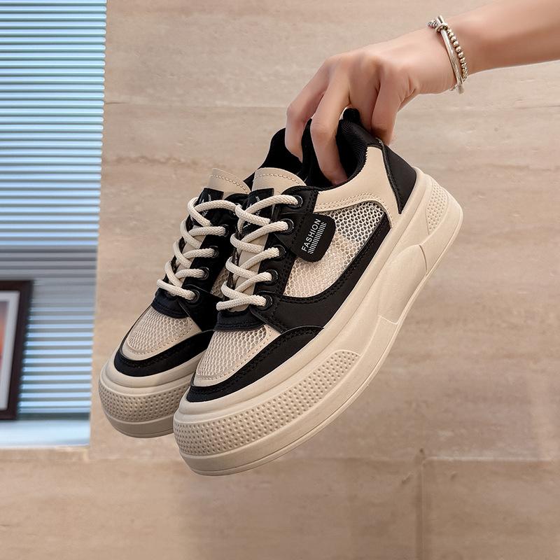 2025 летние маленькие белые туфли, новая корейская версия, женские студенческие туфли на платформе, увеличивающие рост, спортивная обувь для сноуборда, повседневная уличная съемка Q2013