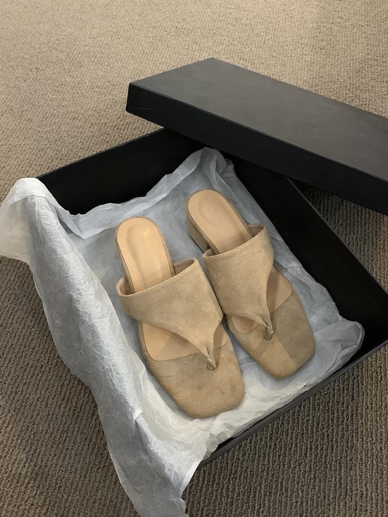 Женские шлепанцы, женская летняя одежда, новый темперамент, замшевые босоножки в стиле феи в стиле ретро с толстым каблуком и носком