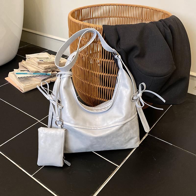 Новые однотонные женские сумки через плечо из ПУ для молодежи 2026 года Горячие продажи Модные милые сумки Повседневный базовый стиль Сумки на ручке с нитками