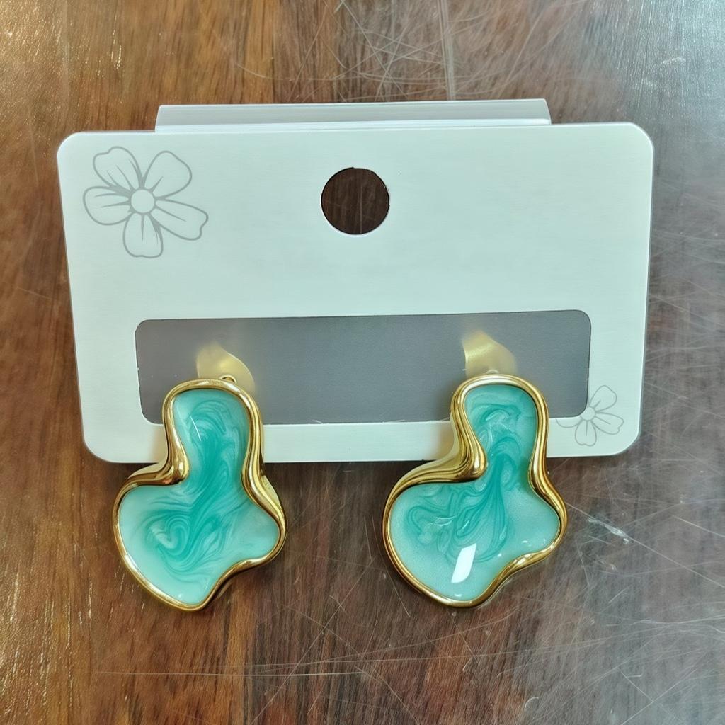 Artistic Abstract White Black Pink Color Cloud Irregular Stud Earring for Women Temperament Ear Jewelry Simple Party Gift