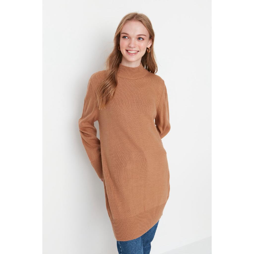 Светло-коричневый вязаный свитер с полуводолазкой Tctaw22kz1086