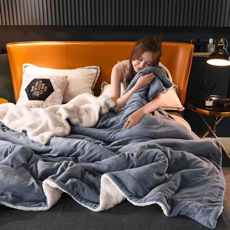 Двухслойное зимнее одеяло из кораллового флиса с овечьей шерстью - Композитное одеяло из фланели размером 50x60 дюймов.