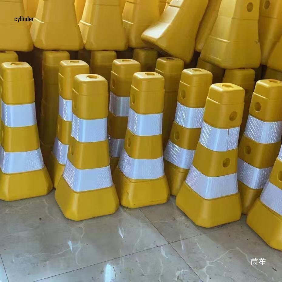Plastic Water-Filled Barrier: Blue/White Guardrail with Red/White Connectors